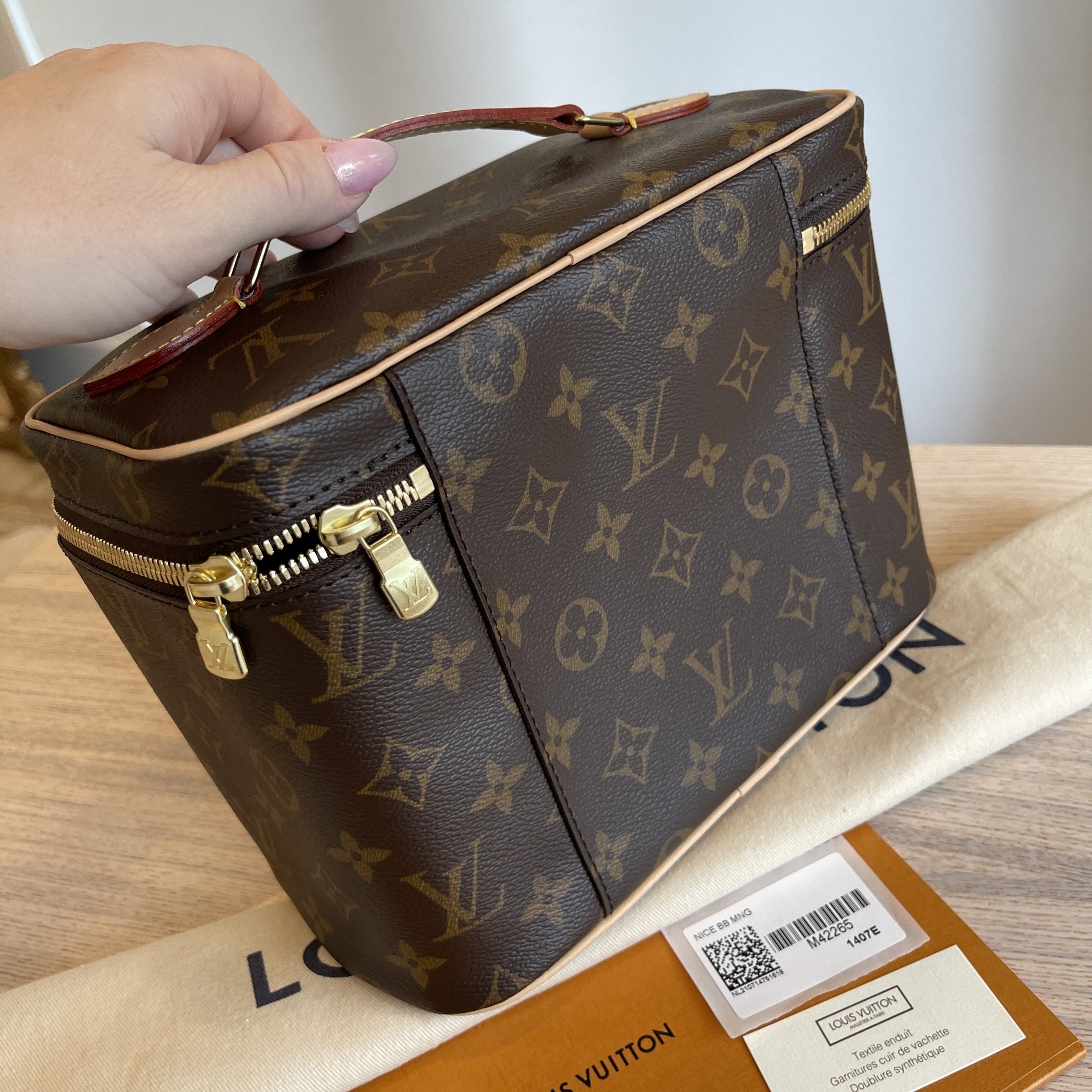 Louis vuitton cuir de vachette doublure synthetique best sale