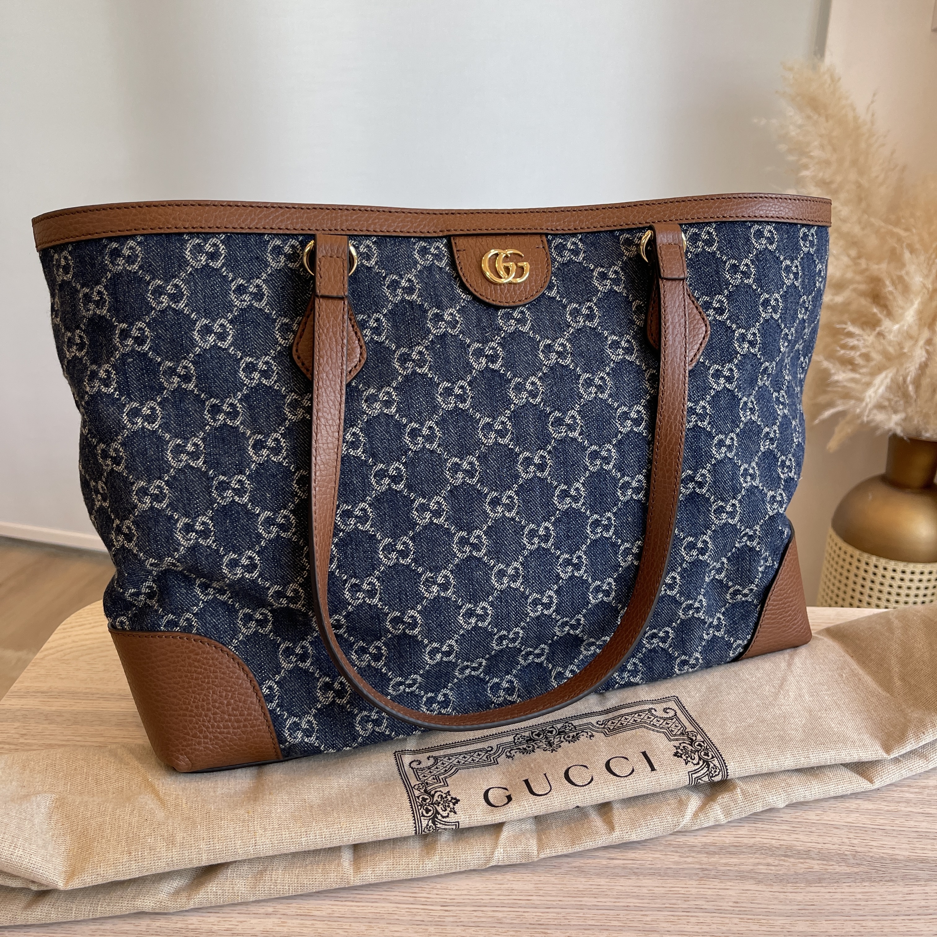 Sewing a Gucci Dust bag into a Handbag 