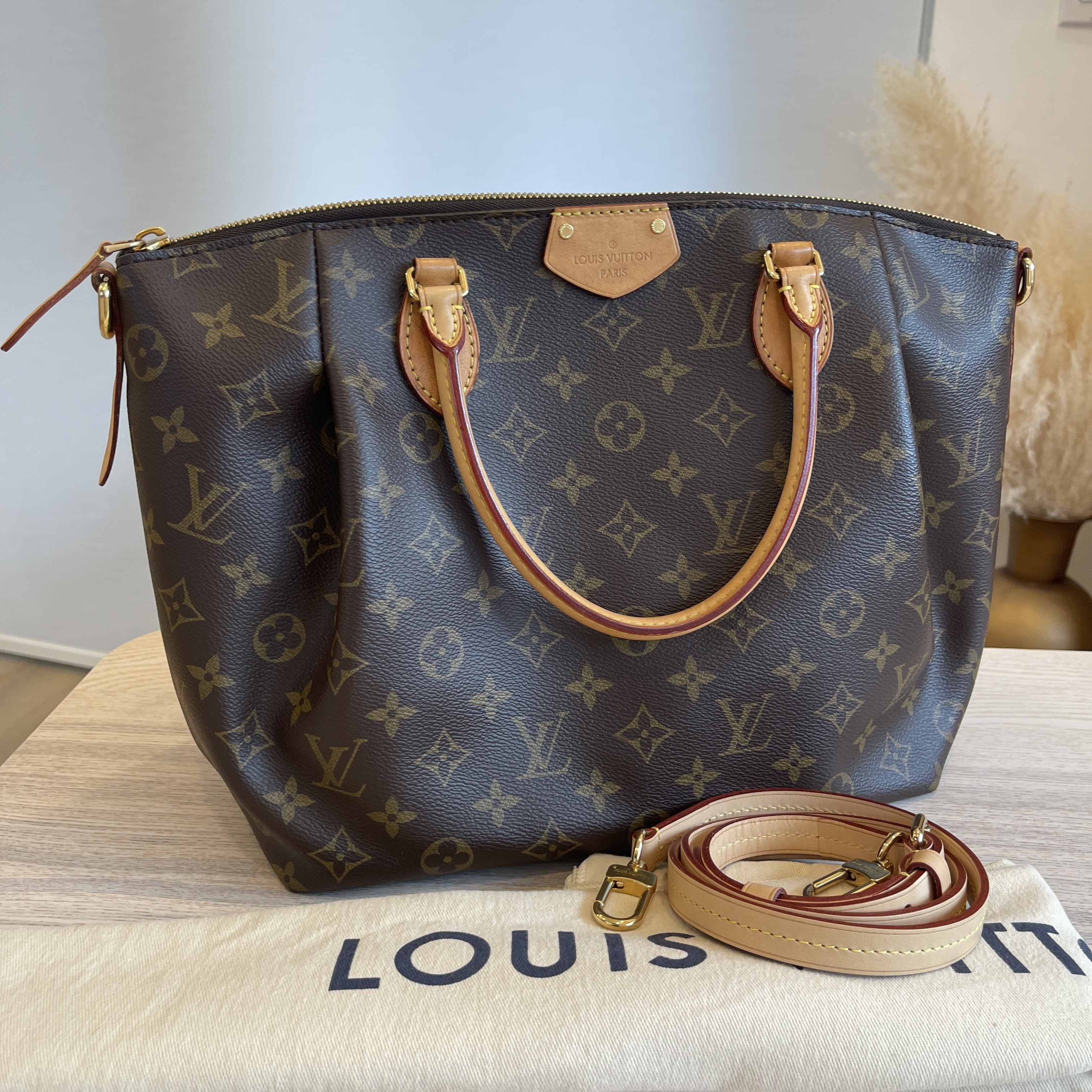 Louis Vuitton Turenne MM  Louis vuitton, Louis vuitton handbags, Louis  vuitton handbags speedy