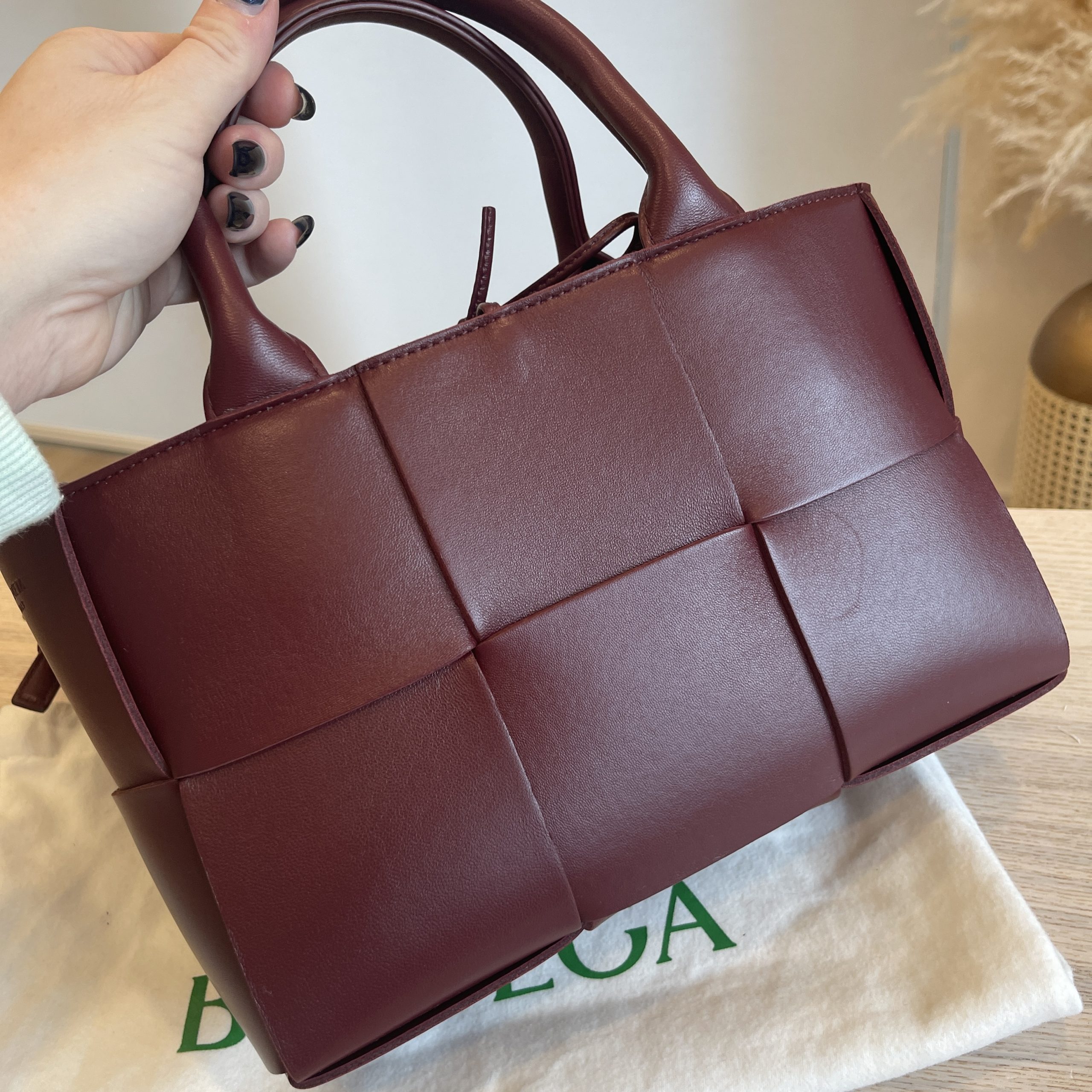 Bottega Veneta® Small Arco Tote Bag in Cruise. Shop online now.