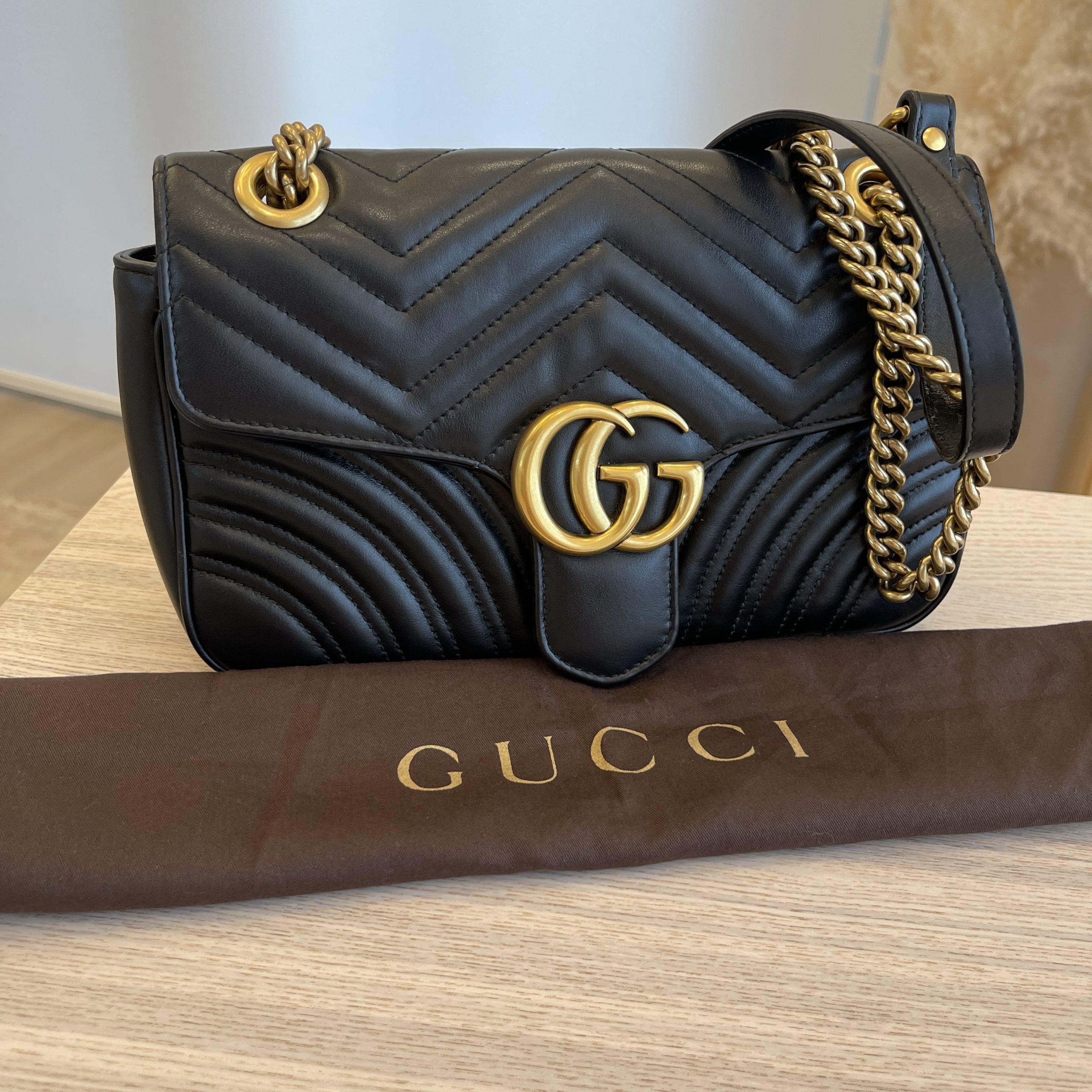 Gucci marmont hot sale bag black