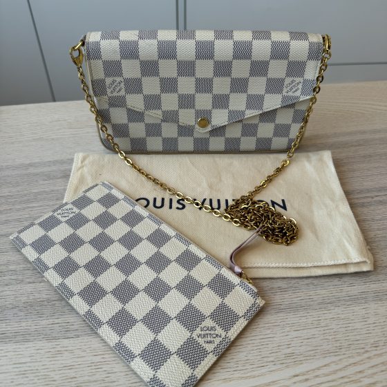 HER Authentic - Brand New / Sold out - Louis Vuitton Card Holder
