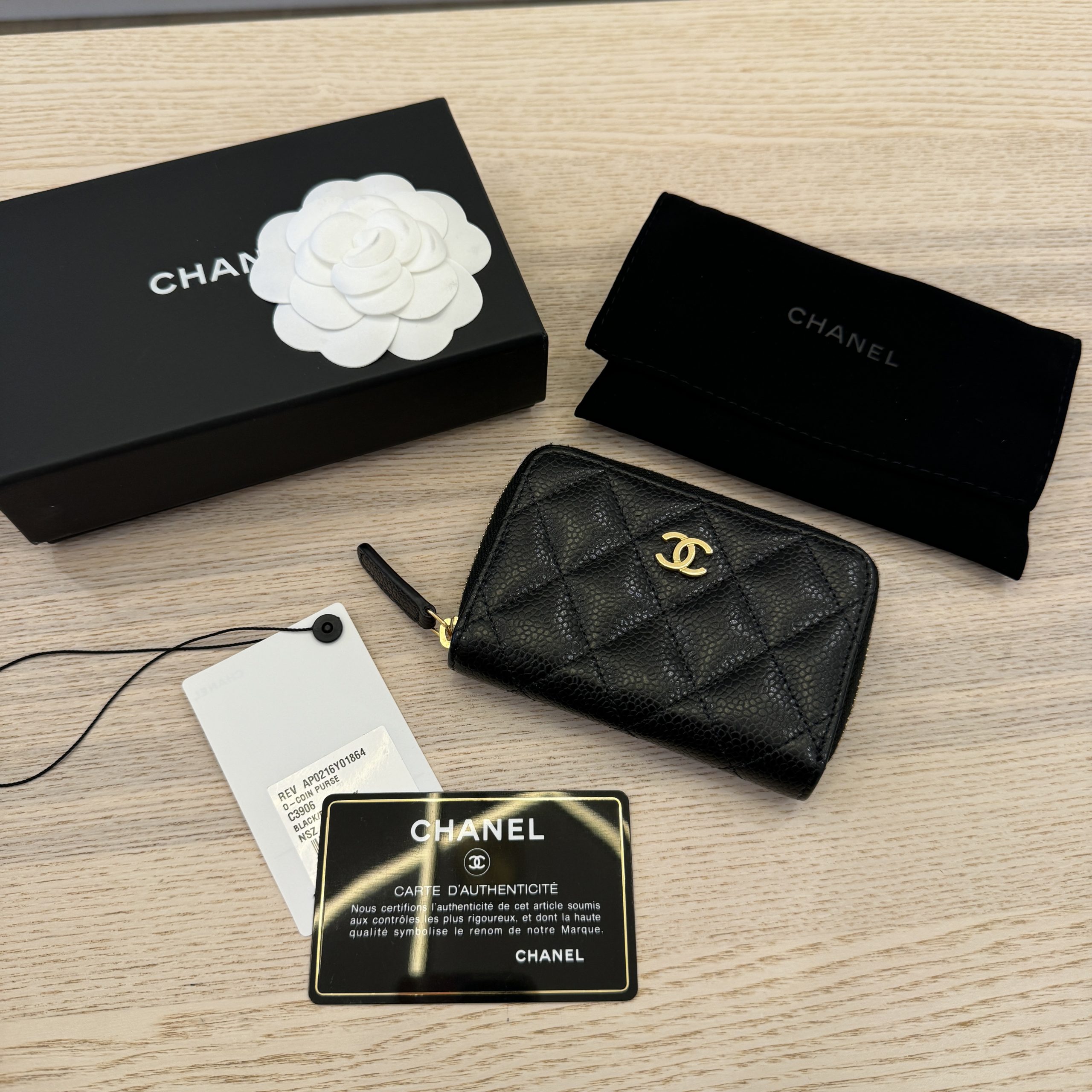 Autre Marque Chanel Dark Pink Leather Camellia CC Logo Round Coin Pouch Zip  Purse ref.371236 - Joli Closet