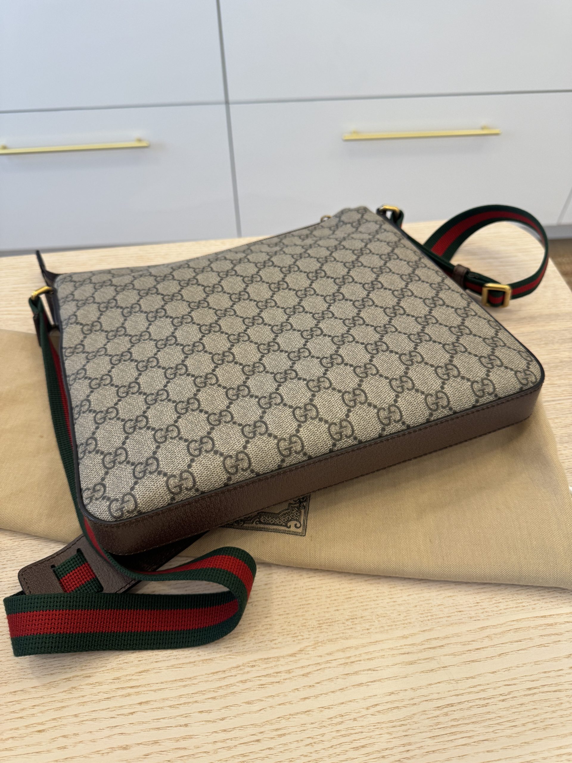 Brown gucci messenger bag on sale