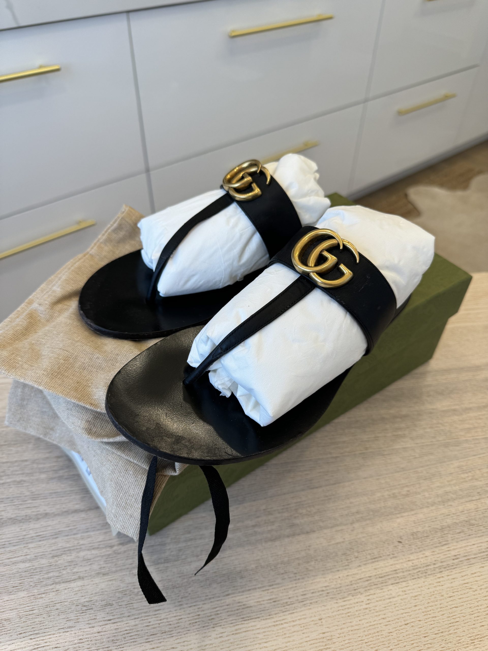 Used gucci shops thong sandals