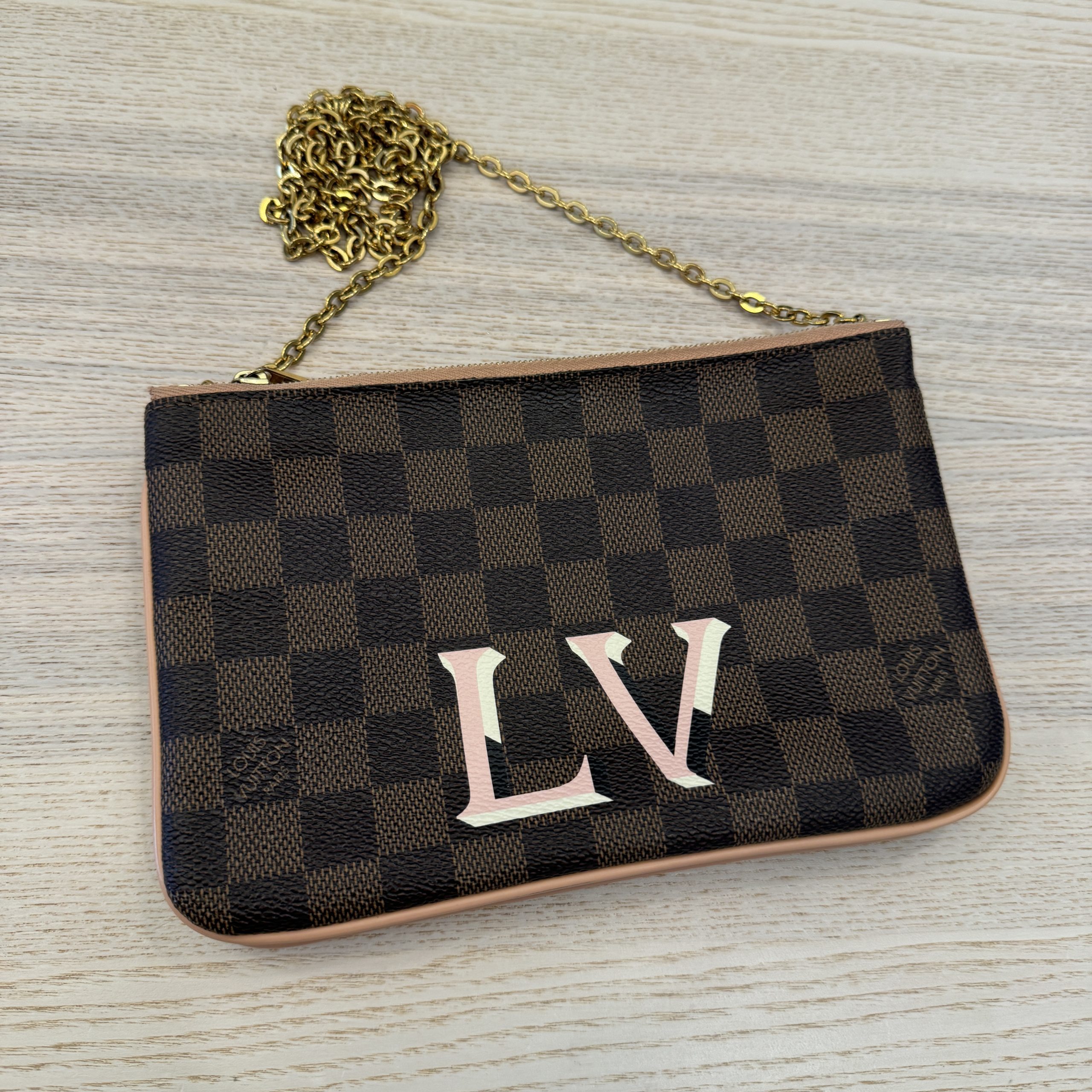 Shops louis vuitton zip pochette