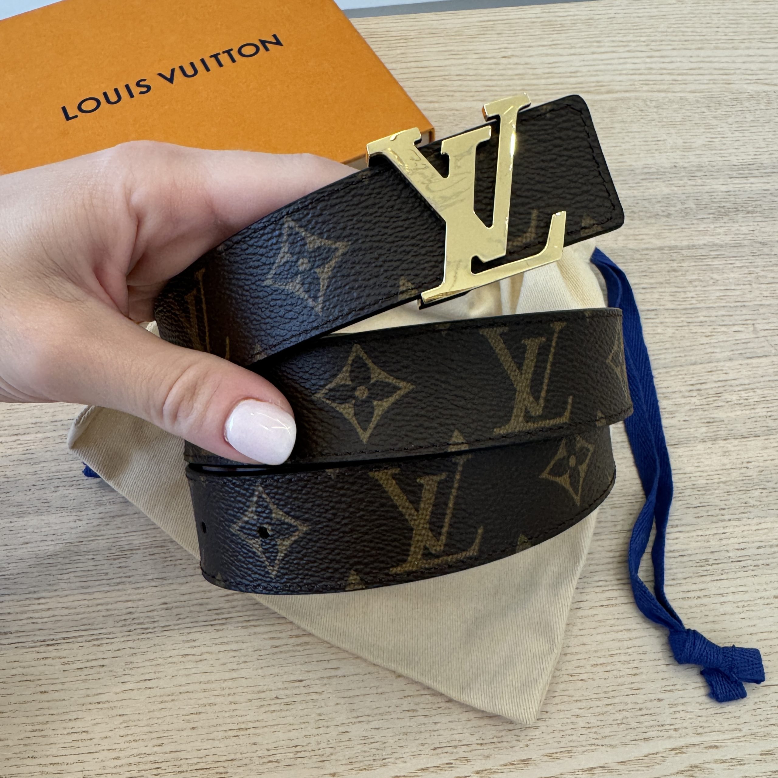 Ｌouis Ｖuitton store Initiales Belt size 90