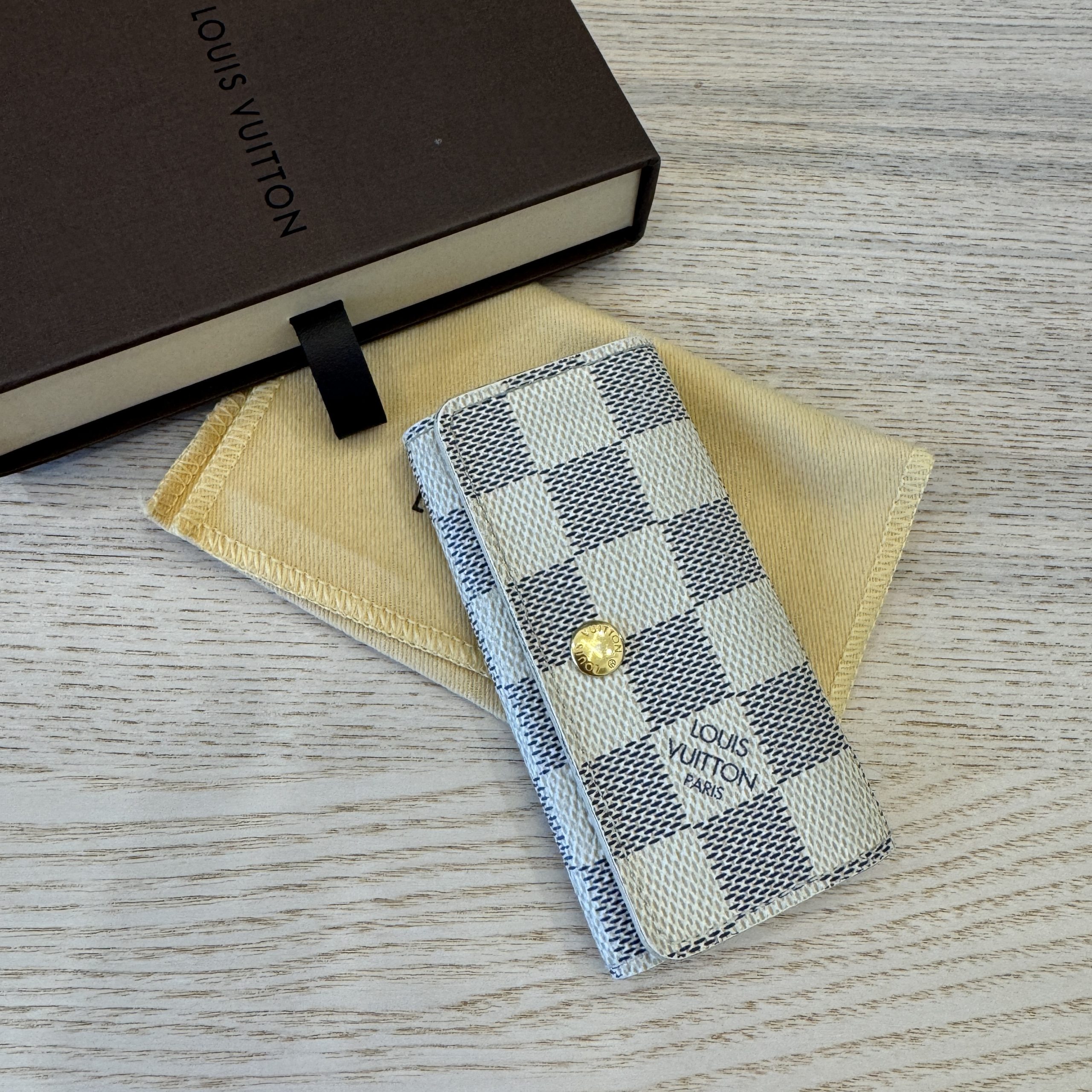 Louis Vuitton Damier Azur 4 shops key holder